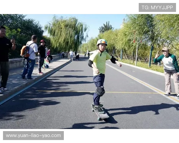 广州城市马拉松精彩点评：滑板队展现力量与激情的完美结合